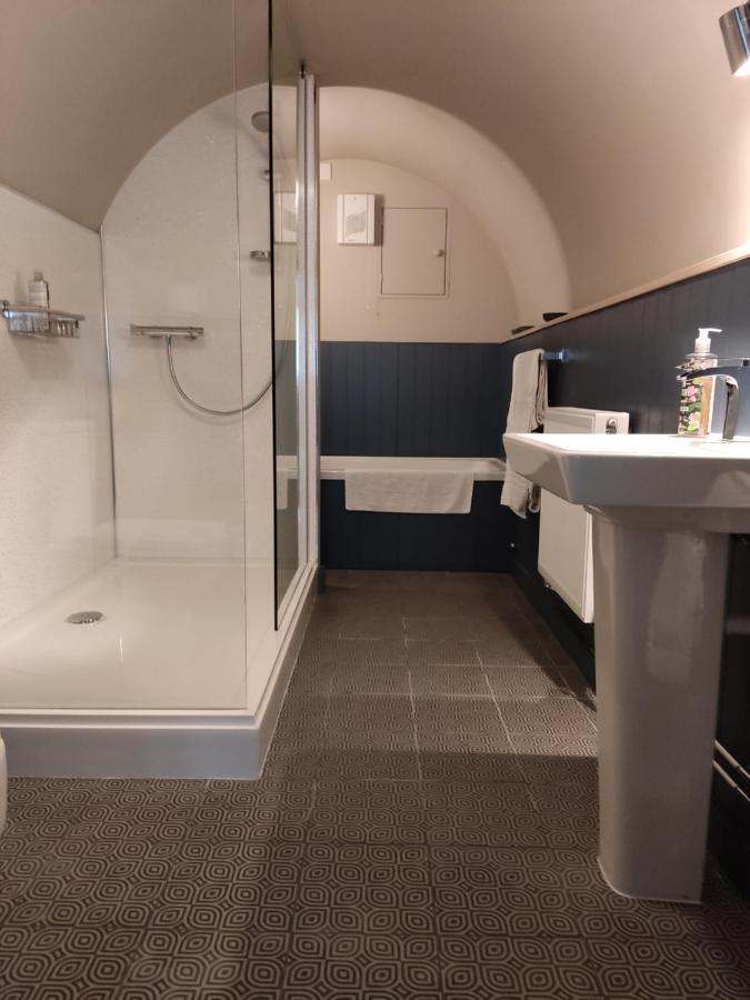 Beautiful Quiet Room In The Heart Of ホルムファース エクステリア 写真